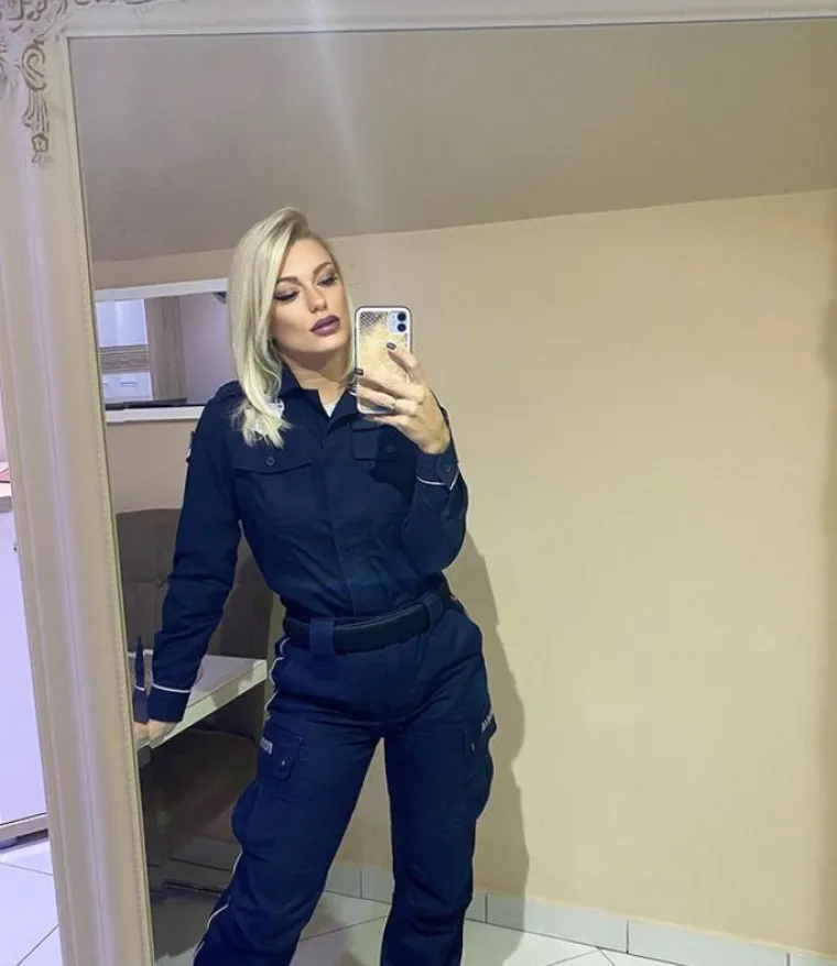 Regijom se &scaron;ire fotke najzgodnije srpske policajke u kupaćem kostimu