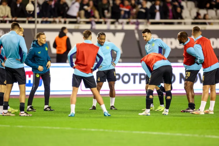 Igrači Dinama na zagrijavanju pred derbi