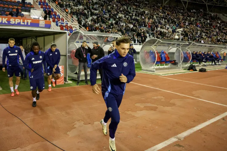Nikola Kalinić na Poljudu prvi put nakon otkaza: Derbi s Dinamom gleda u zanimljivom društvu