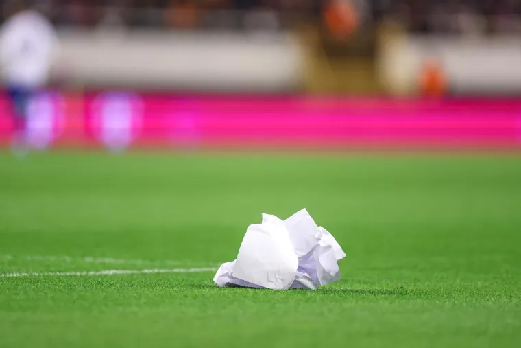 Neki papirići koreografije zavr&scaron;ili su i na terenu