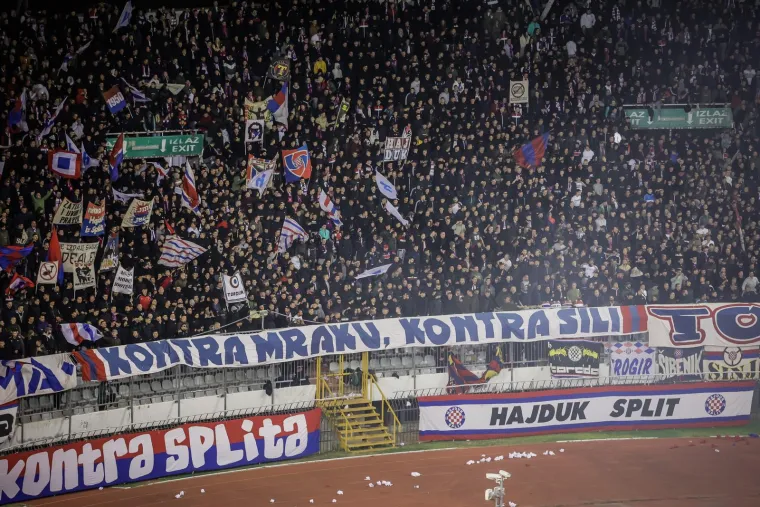 Torcida je, kako se očekivalo, do kraja ispunila sjevernu tribinu Poljuda.