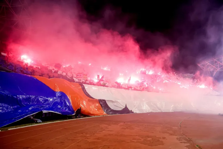 Torcida odmah prekinula derbi s Dinamom: Pogledajte &scaron;to su napravili