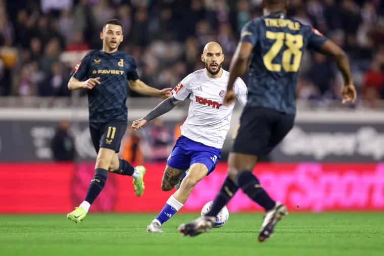 Torcida odmah prekinula derbi s Dinamom: Pogledajte &scaron;to su napravili