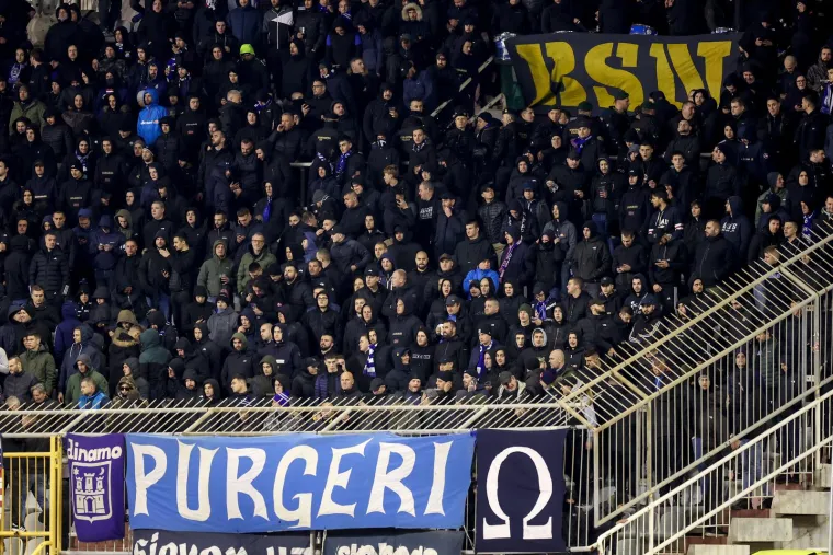 Torcida odmah prekinula derbi s Dinamom: Pogledajte &scaron;to su napravili