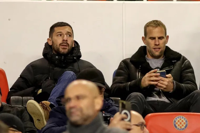 Ivan Strinić, bivši hrvatski reprezentativac, prekinuo je karijeru 2019. nakon zdravstvenih problema, a sada pet godina kasnije snimljen je na Poljudu kako gleda svoj bivši klub Hajduk protiv Dinama.