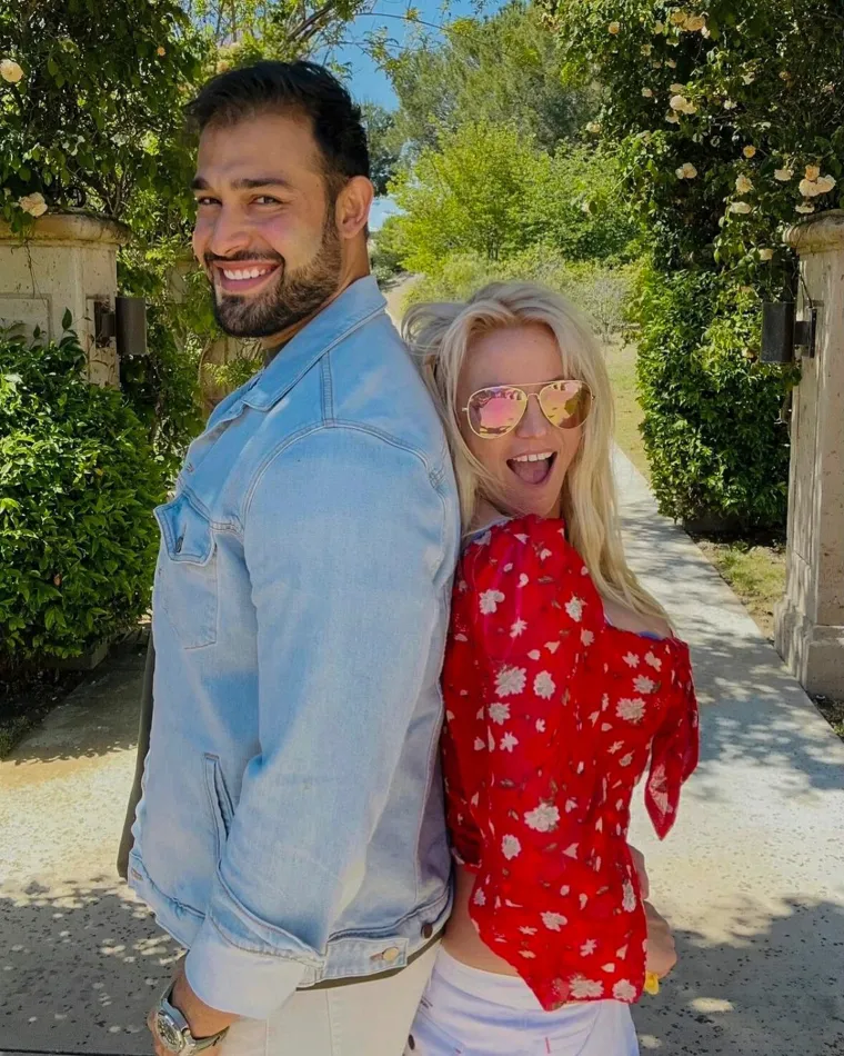 Navodno su se Britney Spears i Sam Asghari razi&scaron;li. Pjevačica i maneken navodno su prekinuli svoj jednogodi&scaron;nji brak. Par je navodno prekinuo nakon burne svađe, a Sam je napustio dom u kojem je živio s Britney.
