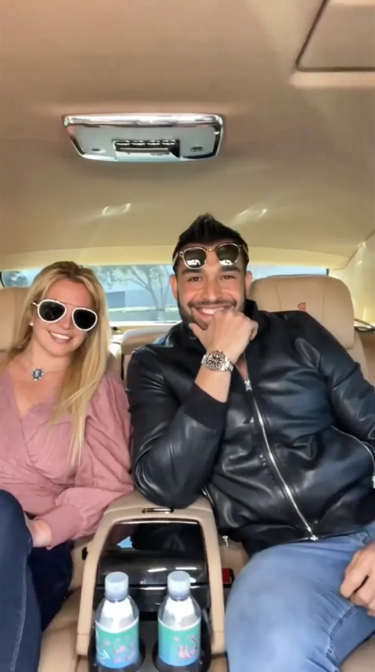 Princeza popa slavi rođendan: Od živčanog sloma i očevog skrbni&scaron;tva do bizarnih polugolih snimaka