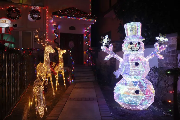 Bez obzira dolazite li zbog povijesnih znamenitosti, umjetničke scene ili spektakularnih božićnih ukrasa, Brooklyn će vas očarati svojom jedinstvenom energijom i &scaron;armom.