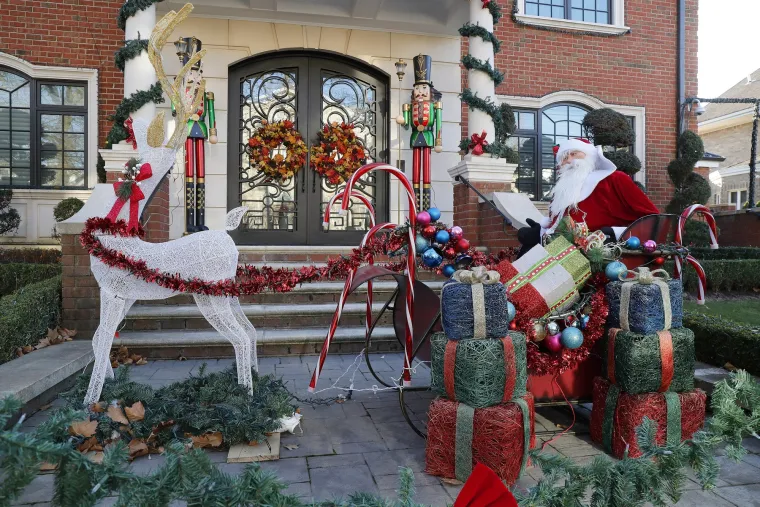 Tisuće lampica i golemi Djedovi Božićnjaci: Zbog ovog čarobnog kvarta bi i Grinch zavolio Božić