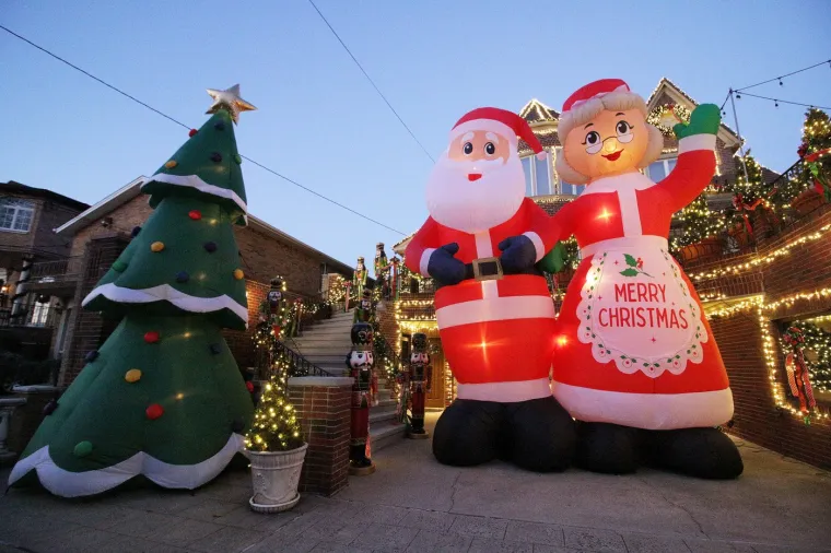 Tisuće lampica i golemi Djedovi Božićnjaci: Zbog ovog čarobnog kvarta bi i Grinch zavolio Božić