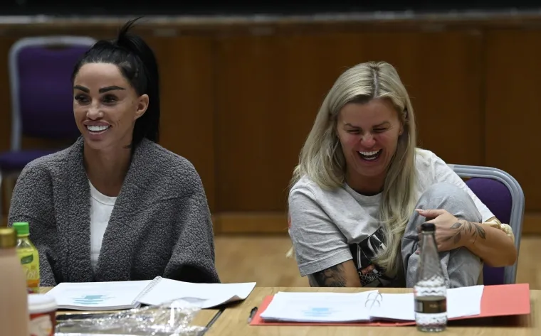 Ona je kraljica plastičnih operacija: Fileri, grudi... Ma tko zna više što je na njoj pravo, Upoznajte Katie Price