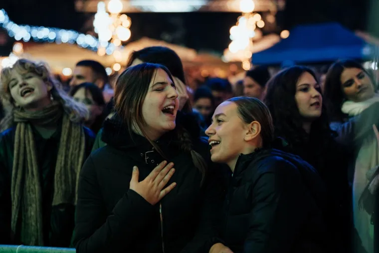 Zadrom se orili hitovi Nene Belana: Priredio pravu feštu, zgodne djevojke okupirale prve redove
