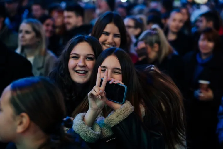 Zadrom se orili hitovi Nene Belana: Priredio pravu feštu, zgodne djevojke okupirale prve redove