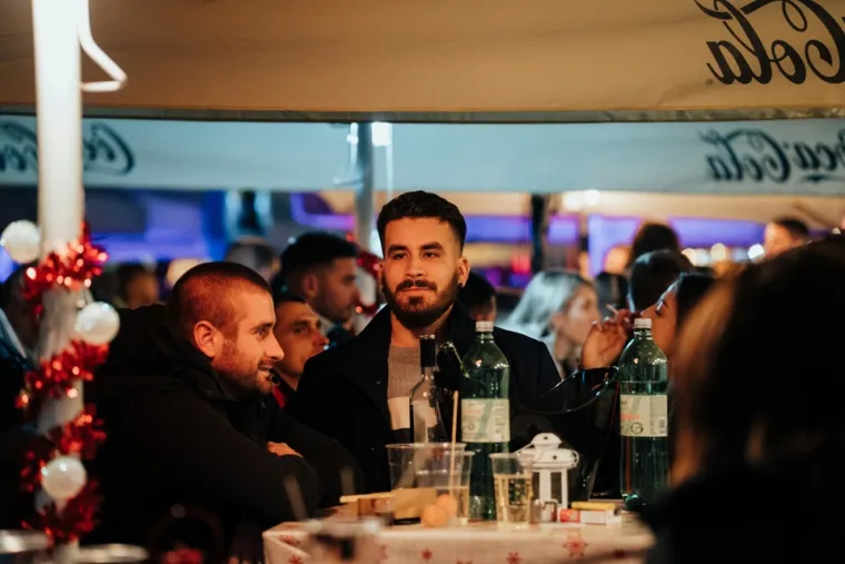 Zadrom se orili hitovi Nene Belana: Priredio pravu fe&scaron;tu, zgodne djevojke okupirale prve redove