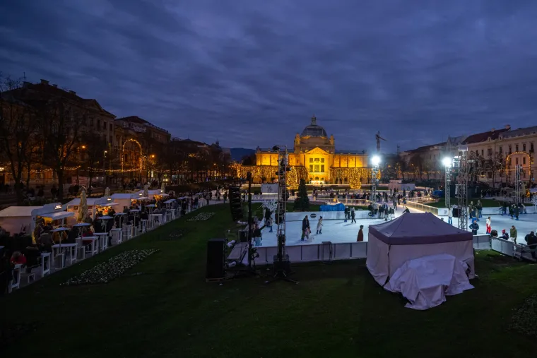 Sve sjaji, blje&scaron;ti, rasko&scaron; svugdje oko nas: Počela je adventska idila