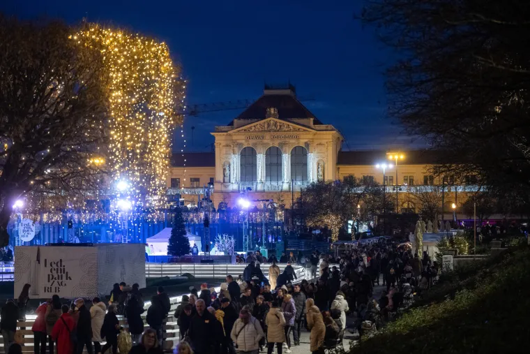 Sve sjaji, blje&scaron;ti, rasko&scaron; svugdje oko nas: Počela je adventska idila