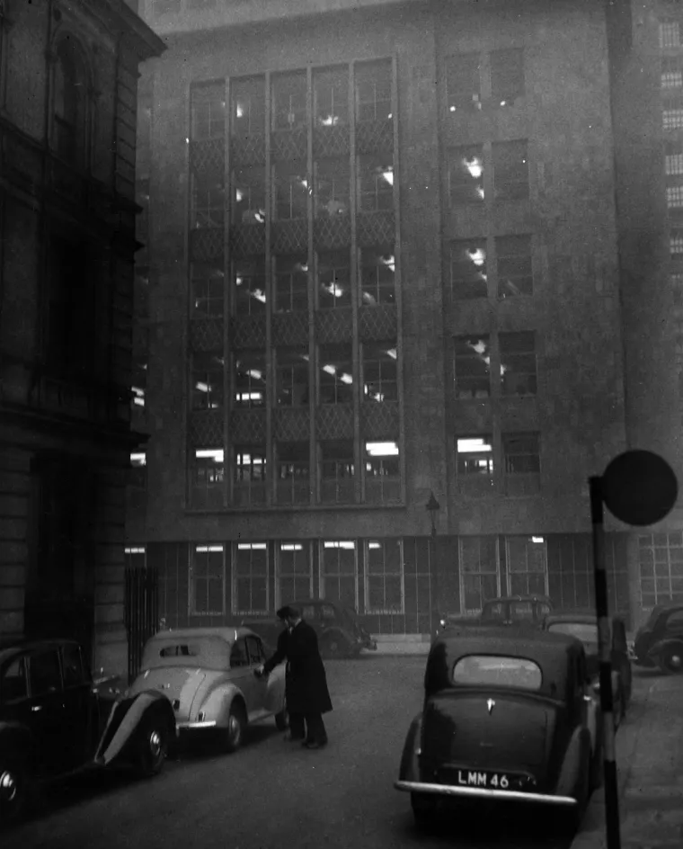Prema službenim podacima iz 1952. godine, smog je usmrtio oko četiri tisuće građana, međutim moderna istraživanja su ukazala na to da je stvarni broj žrtava bio između deset i dvanaest tisuća ljudi.