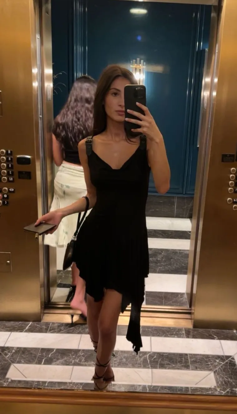 Provokativan stil Biance Censori očito je obiteljska tradicija: Pogledajte u čemu hoda njezina sestra