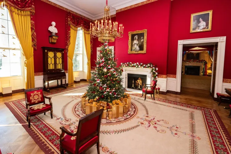 Božić je stigao u Bijelu kuću: Pogledajte kako ju je okitila Prva dama na odlasku