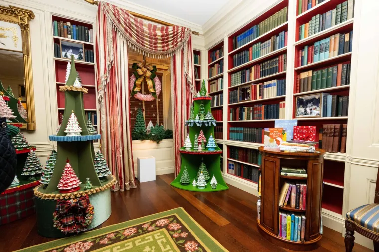 Božić je stigao u Bijelu kuću: Pogledajte kako ju je okitila Prva dama na odlasku