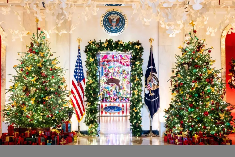 Božić je stigao u Bijelu kuću: Pogledajte kako ju je okitila Prva dama na odlasku