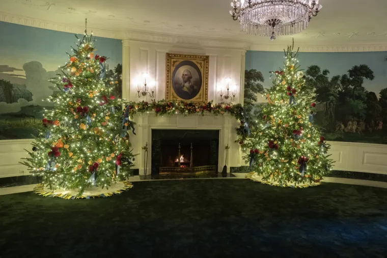 Božić je stigao u Bijelu kuću: Pogledajte kako ju je okitila Prva dama na odlasku
