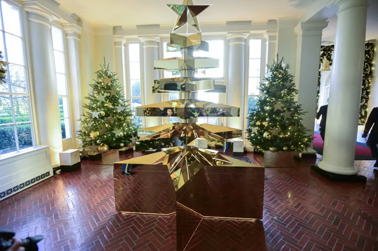 Božić je stigao u Bijelu kuću: Pogledajte kako ju je okitila Prva dama na odlasku