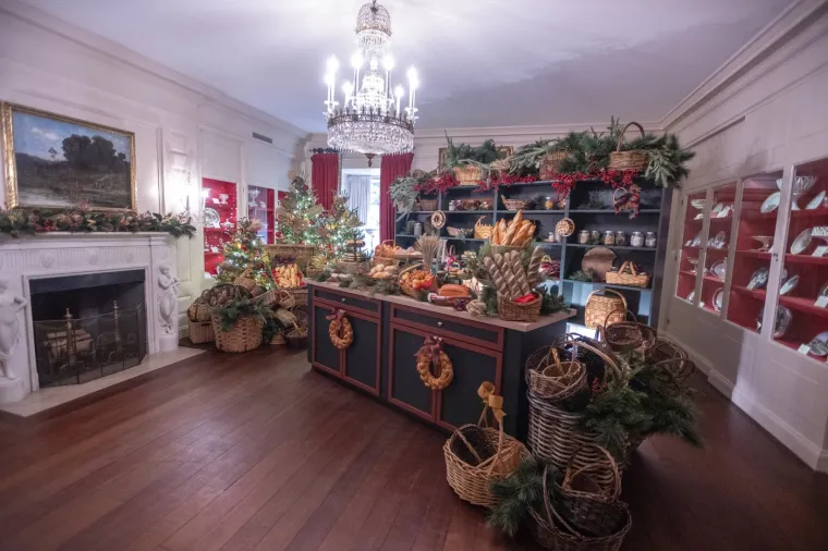 Božić je stigao u Bijelu kuću: Pogledajte kako ju je okitila Prva dama na odlasku