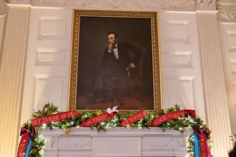 Božić je stigao u Bijelu kuću: Pogledajte kako ju je okitila Prva dama na odlasku