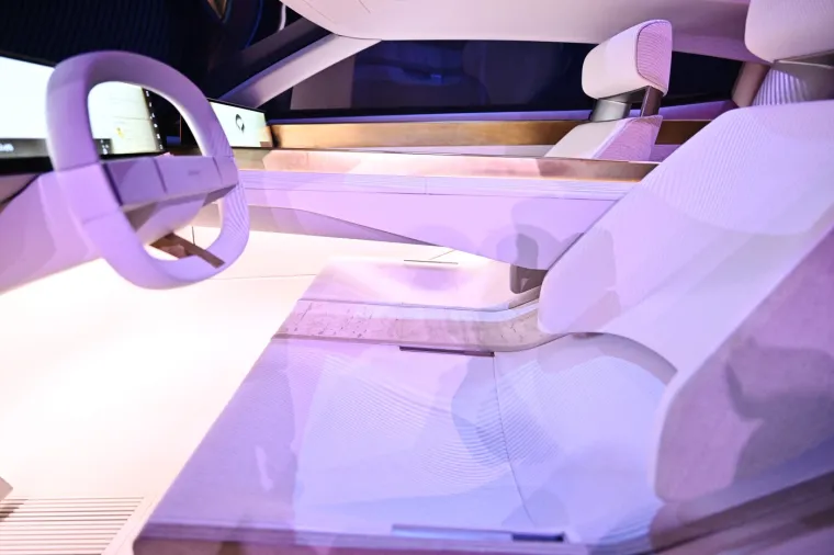 Type 00 temelji se na potpuno novoj arhitekturi JEA (Jaguar Electric Architecture), koja je dizajnirana od temelja kako bi zadovoljila najviše standarde električnih performansi. 
