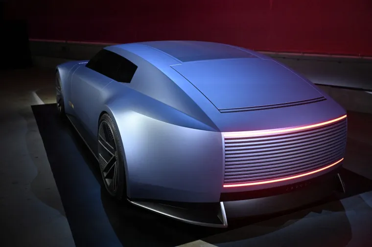 Jaguar Type 00 predstavlja spoj vrhunske tehnologije i umjetničkog izražaja, čime se naglašava da automobili ne moraju biti samo funkcionalni, već i inspirativni. 