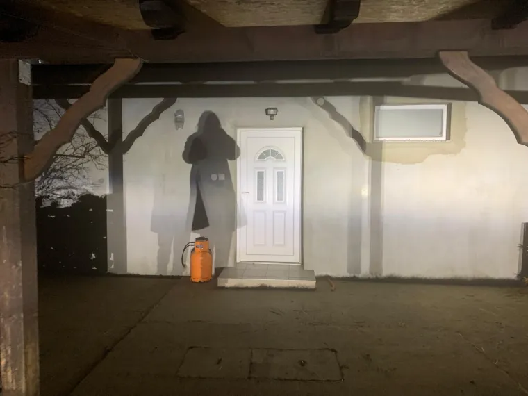 Ovo je obiteljska kuća roditelja koji su zakopali svoje dvije bebe: Prizori izgledaju jezivo