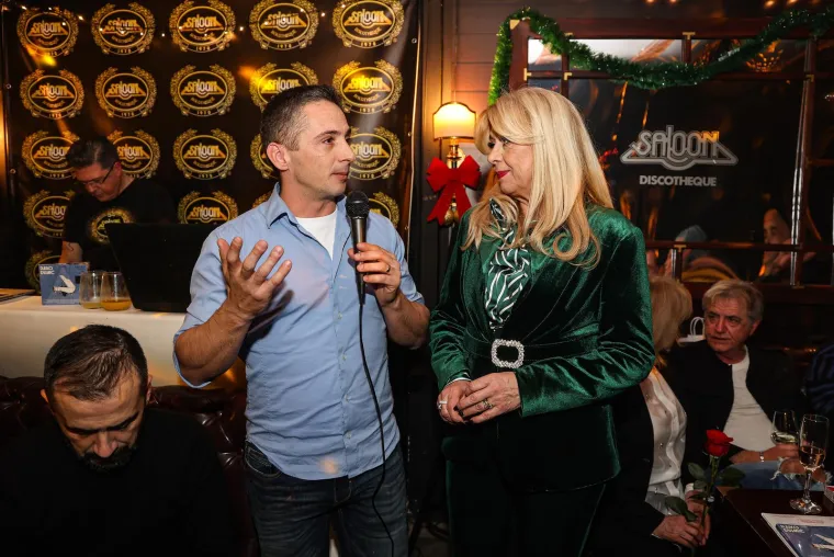 Poznati se okupili u Saloonu: Vlado Kalember osvaja šarmom, a Jasna Zlokić elegancijom