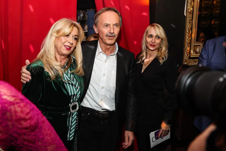 Poznati se okupili u Saloonu: Vlado Kalember osvaja &scaron;armom, a Jasna Zlokić elegancijom