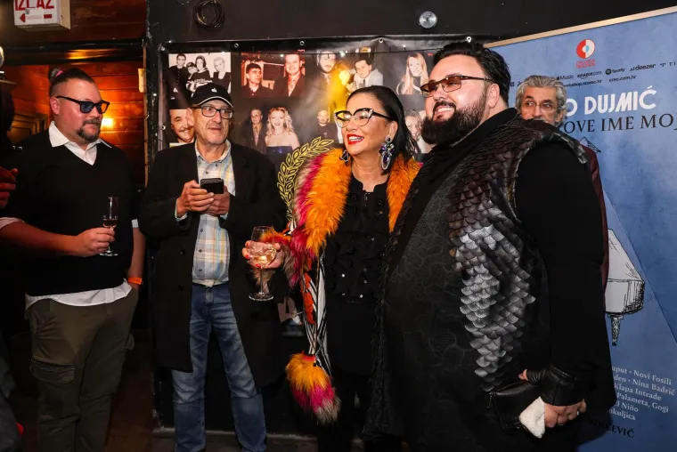 Poznati se okupili u Saloonu: Vlado Kalember osvaja &scaron;armom, a Jasna Zlokić elegancijom