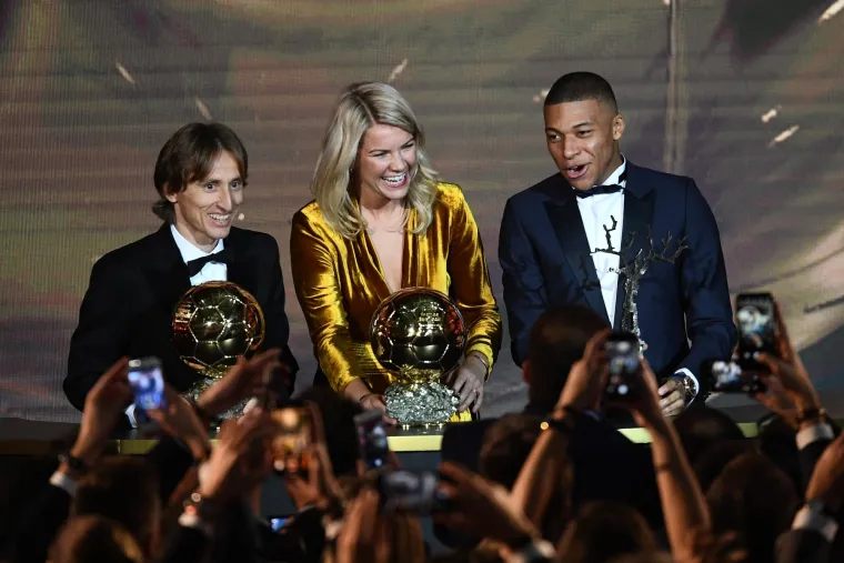 Uz Modrića nagrade su na dodijelu u Parizu dobili i Francuz Kylian Mbappe, za najboljeg mladog igrača, te Norvežanka Ada Hegerberg za najbolju nogometašicu svijeta.