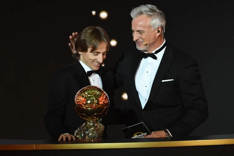 Veliki je to bio uspjeh za hrvatski nogomet, a došao je kao kruna za sjajnu godinu Vatrenih. Modrić je 2018. predvodio hrvatske nogometaše do povijesnog srebra, proglašen je najboljim igračem turnira. Uz to s Real Madridom je te sezone osvojio svoju četvrtu Ligu prvaka pa je Hrvat zasluženo odnio nagradu.