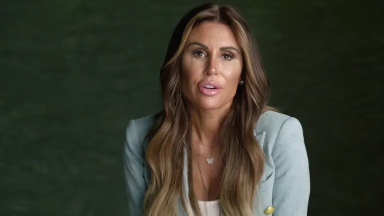 Rachel Uchitel razotkrila je Tigera Woodsa i u dokumentarcu HBO-a o privatnom životu slavnog sportaša rekla je sve. Ona je bila Tigerova ljubavnica tijekom 2009. godine, koja je priznala da se viđala s Tigerom i s njim imala aferu dok je bio u braku sa Elin Nordegren, švedskom manekenkom, a navodno je imao i 60 ljubavnica.