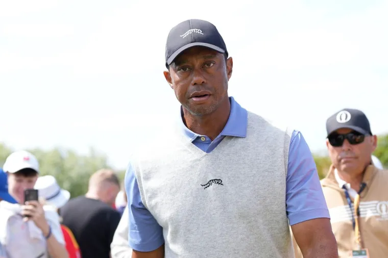 Tiger Woods je prvi sportaš u povijesti koji je zaradio preko milijardu dolara, ali kako ističu u dokumentarnom filmu HBO-a, njegova sek*ualna nezasitost mu je otežala život i zaustavila ga da bude i bolji nego što je danas. Toliko je otišao daleko da je svojoj supruzi Elin objašnjavao da je ovisnik o seksu, a mediji su ga prozvali seksualnim predatorom. Nije povjerovala u priču o ovisnosti o seksu i razvela se od njega. Šveđanka  Elin Nordegren je bila u braku s Woodsom od 2004. do 2010. godine i imaju kćerku Sam Alexis. 