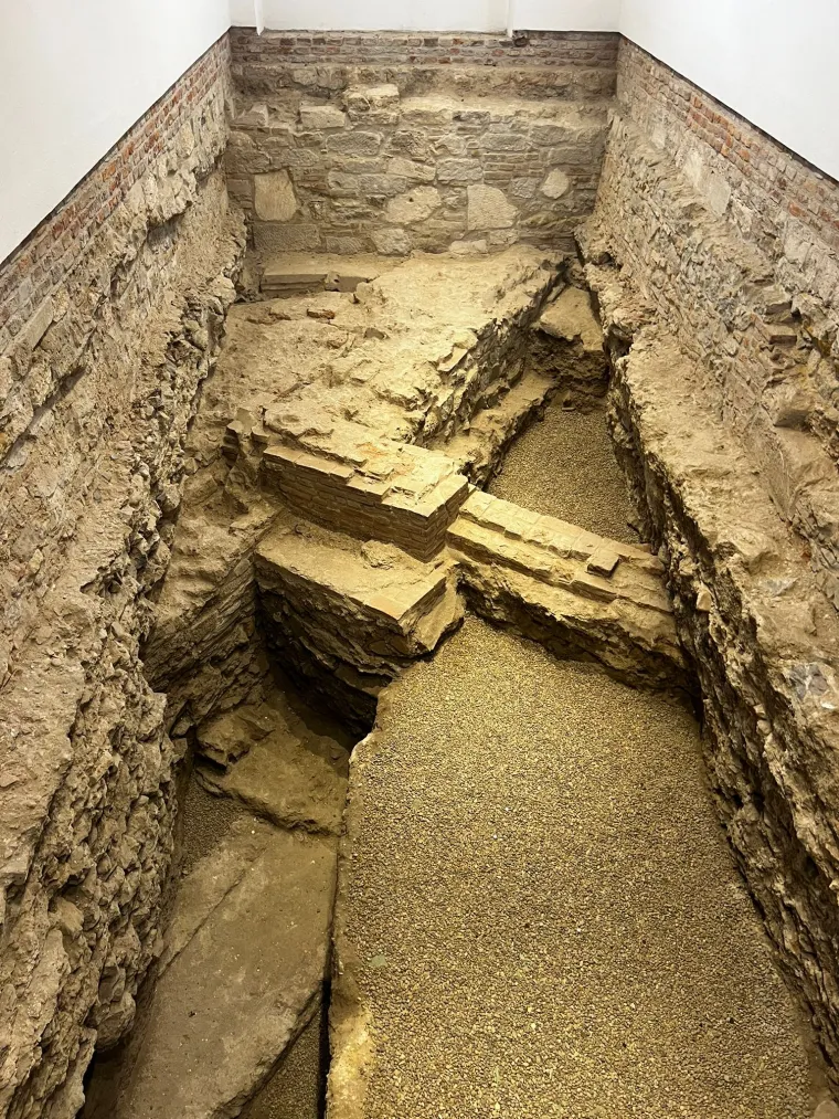 Mnogima nepoznata zanimljivost iz njegova života kaže da je krajem 11. stoljeća zaspao u šumi i pritom sanjao Djevicu Mariju koja mu je naredila da na tom mjestu sagradi crkvu. Jednom nakon što se probudio, odlučio je taj san pretvoriti u stvarnost.