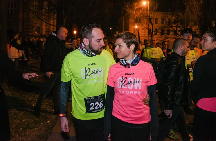 Iva se rijetko pojavljuje u javnosti, no pruža snažnu podršku suprugu u njegovim političkim aktivnostima. 
