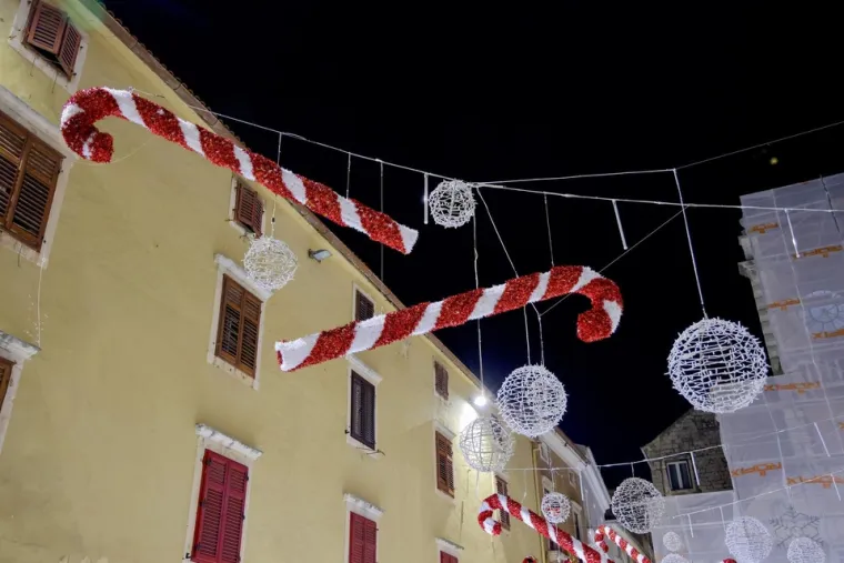 U Zadru mali medo svijetli jače od policijskih sirena, a Varaždinci imaju vlastiti Sjeverni pol
