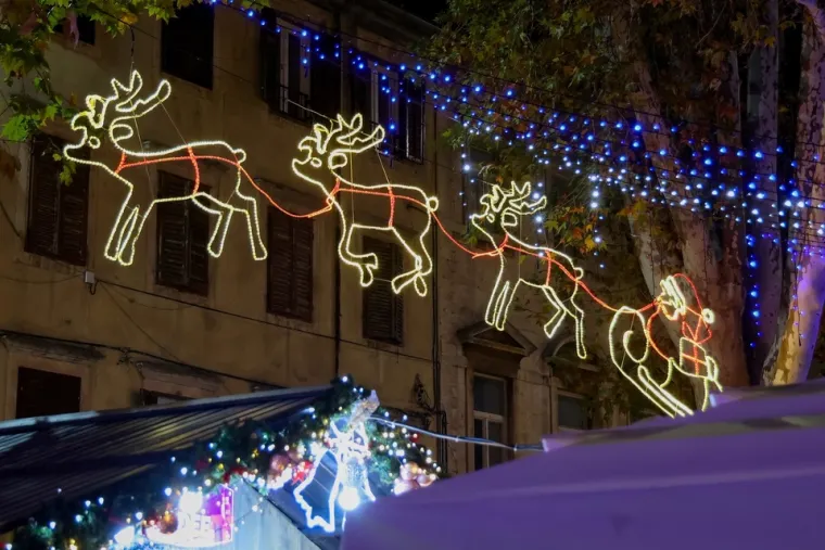 U Zadru mali medo svijetli jače od policijskih sirena, a Varaždinci imaju vlastiti Sjeverni pol