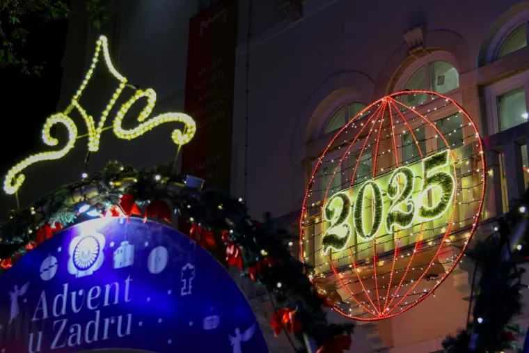 U Zadru mali medo svijetli jače od policijskih sirena, a Varaždinci imaju vlastiti Sjeverni pol