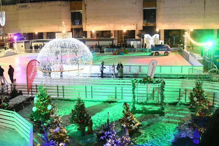 U Zadru mali medo svijetli jače od policijskih sirena, a Varaždinci imaju vlastiti Sjeverni pol