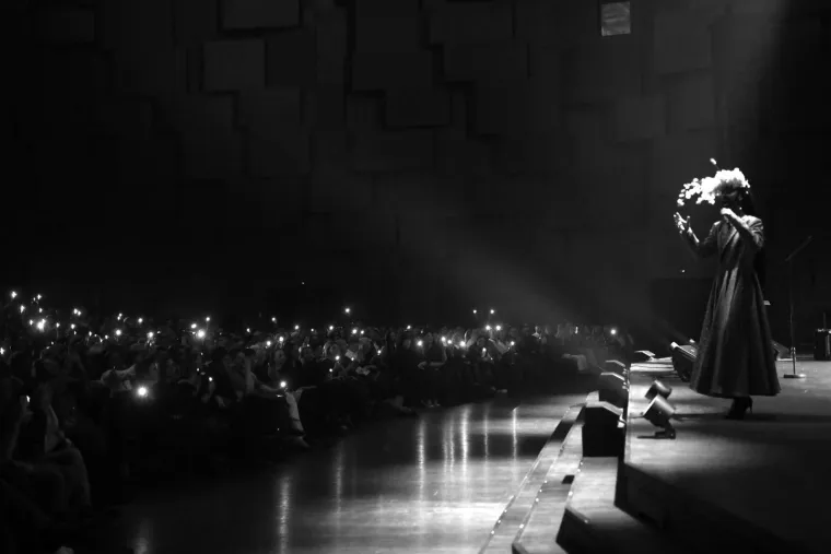 Štikle na nogama, cvijeće na glavi: Legendarni Božo Vrećo zapalio Lisinski