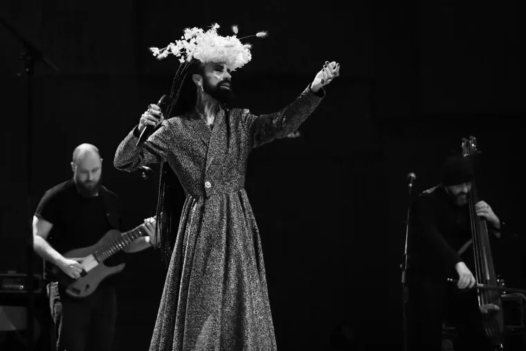 Štikle na nogama, cvijeće na glavi: Legendarni Božo Vrećo zapalio Lisinski