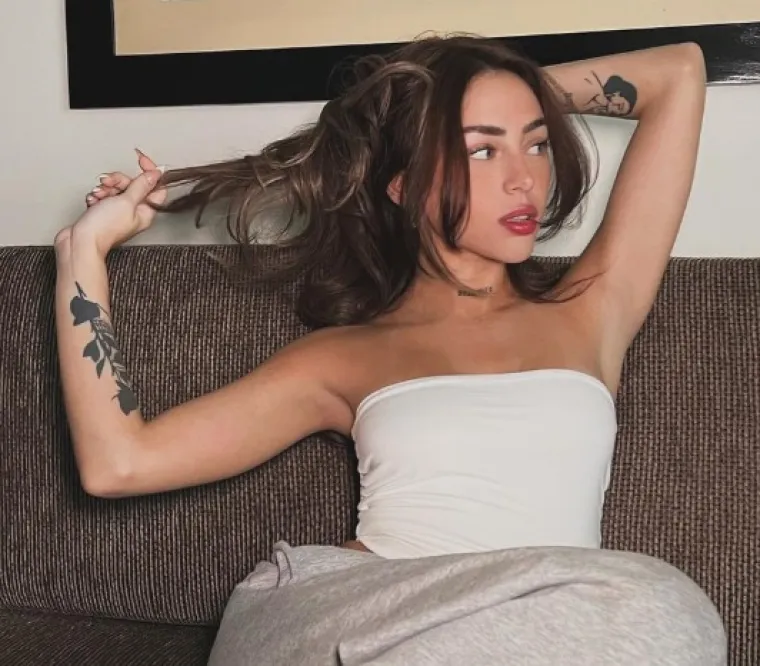 Nicole je proputovala cijeli svijet. U zemljama španjolskog govornog područja, uključujući SAD, stekla je veliku bazu obožavatelja među latinskom zajednicom. Prva je argentinska pop zvijezda koja je nastupila u The Tonight Showu s Jimmyjem Fallonom. Zatim je 2022. nastupila na glazbenom festivalu Coachella u Kaliforniji, ali možda najveći kompliment od svih došao je od bivšeg američkog predsjednika. Kad je Barack Obama otkrio svoju ljetnu listu pjesama 2021., uključivala je njezinu pjesmu Ella no es tuya kao jednu od njegovih preporuka.