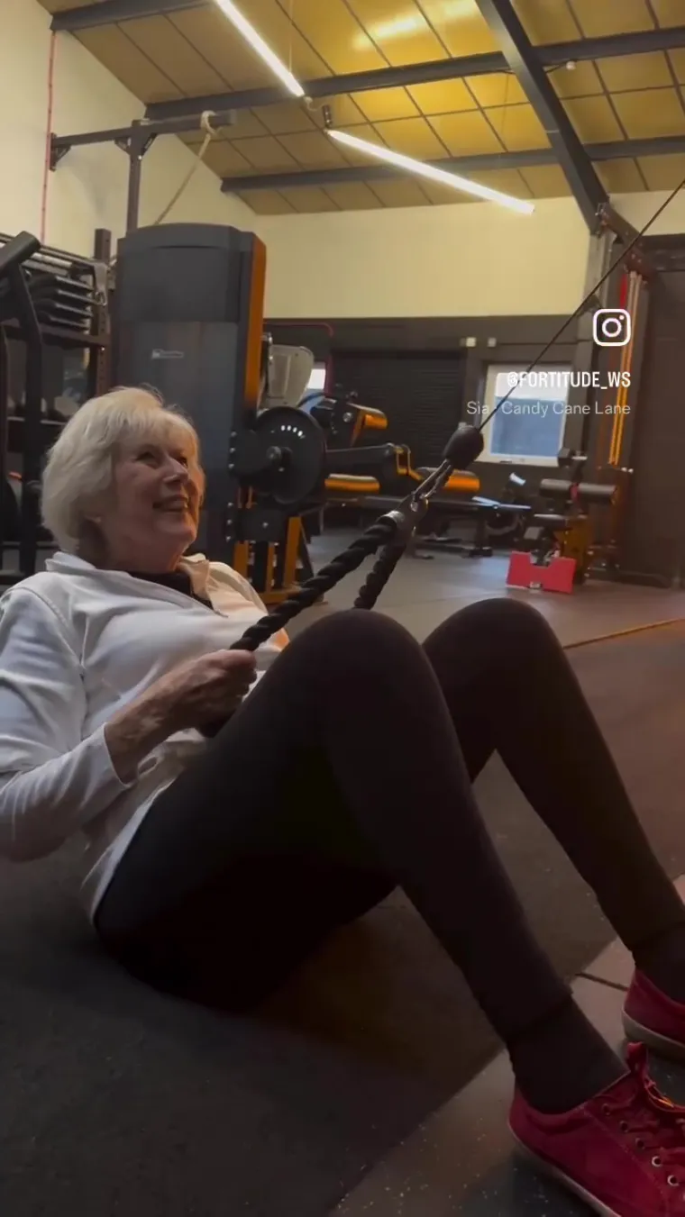 Možete li vjerovati da ima 82 godine? Spustila se niz kanjon u najprikladnijem izdanju