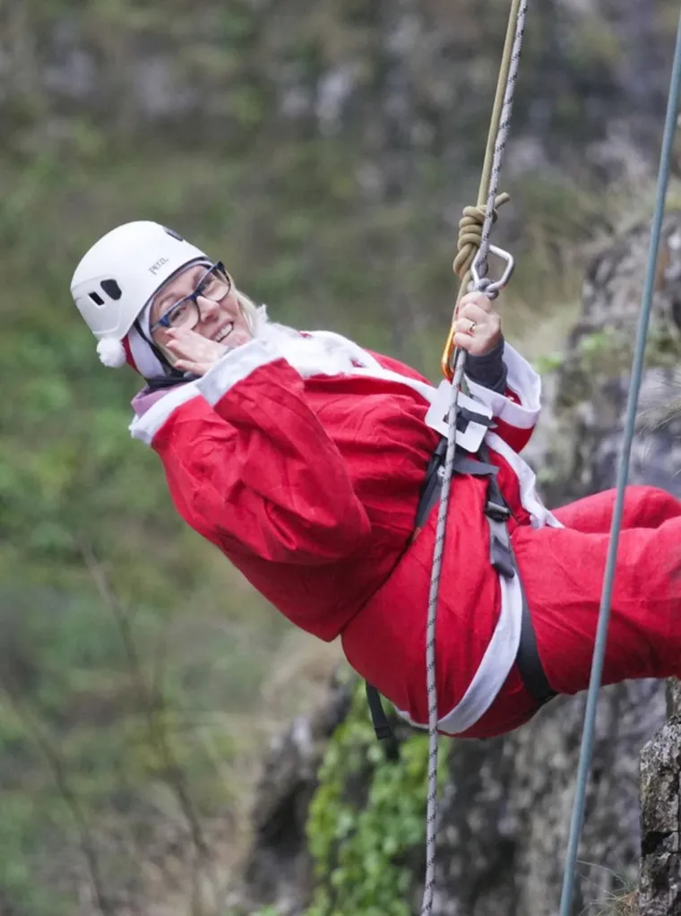 Možete li vjerovati da ima 82 godine? Spustila se niz kanjon u najprikladnijem izdanju